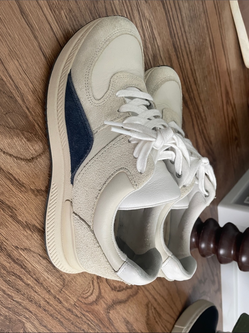 Everlane Cream And Navy Low-Top Sneakers
